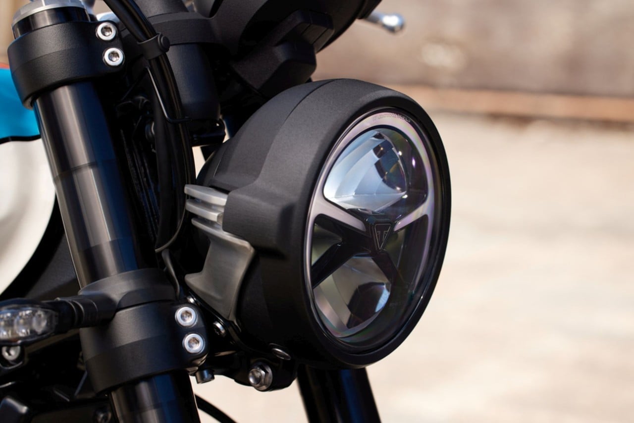 Moto Guzzi V7 Sport VS Triumph Speed Twin 900: qual è la miglior classic del 2025?